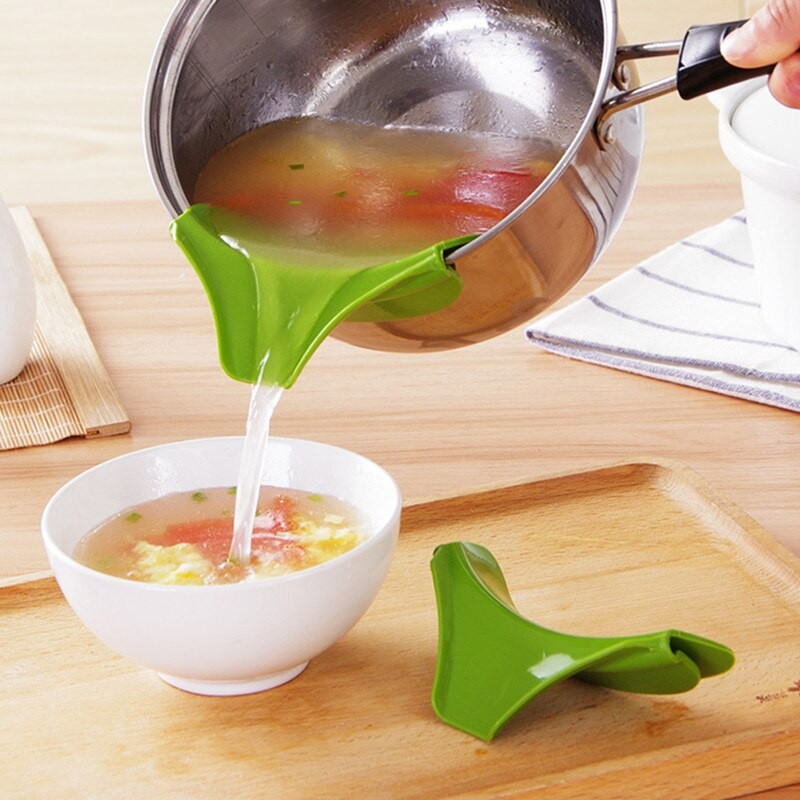 Pour soup spout funnel